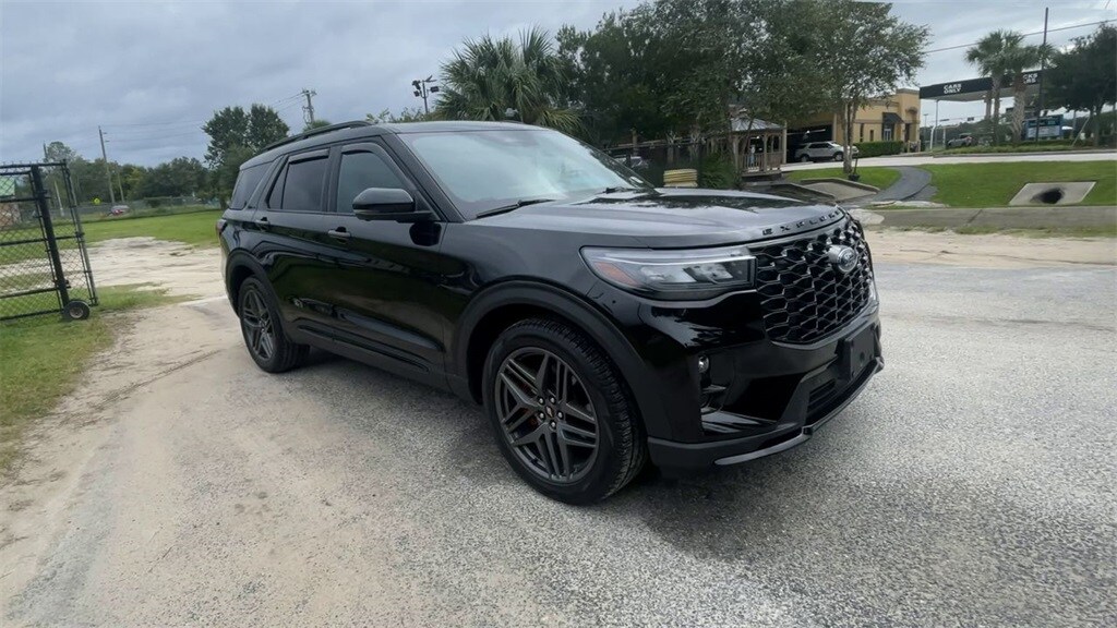 2025 Ford Explorer ST photo 2