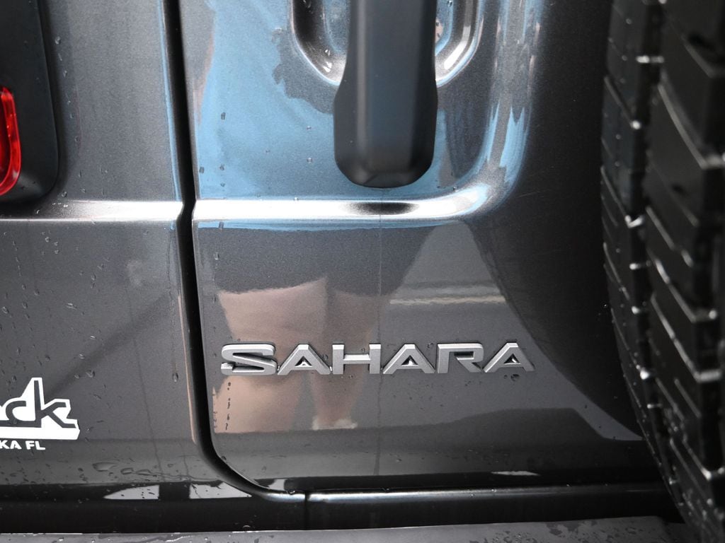 2025 Jeep Wrangler 4-Door Sahara - Photo 25