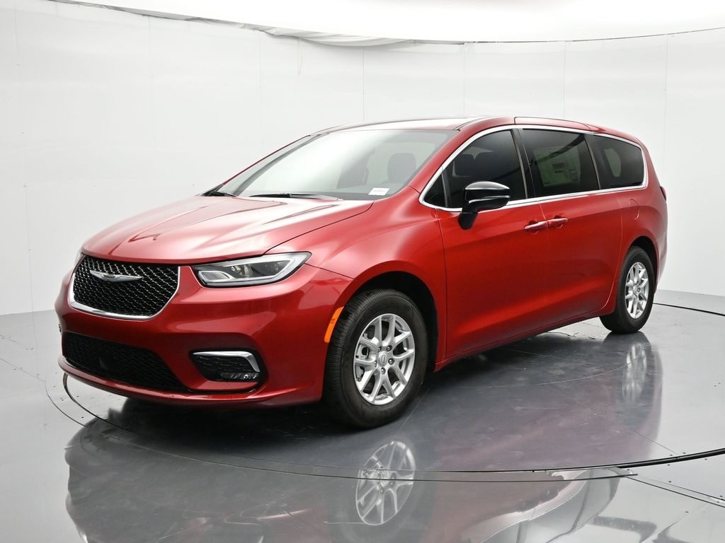 2026 Chrysler Pacifica Select's photo