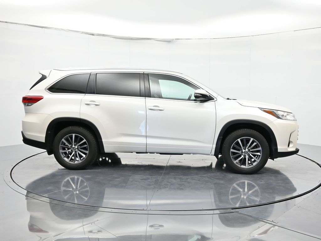 Used 2017 Toyota Highlander XLE V6 SUV
