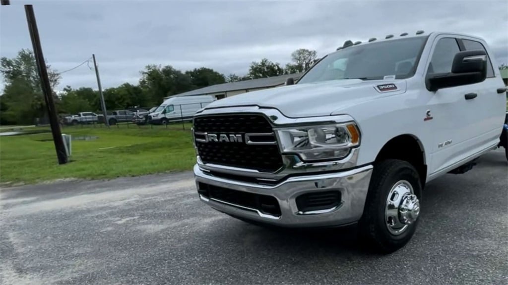 New 2024 Ram 3500 Chassis Cab 3500 SLT CREW CAB CHASSIS 4X4 60' CA Pickup