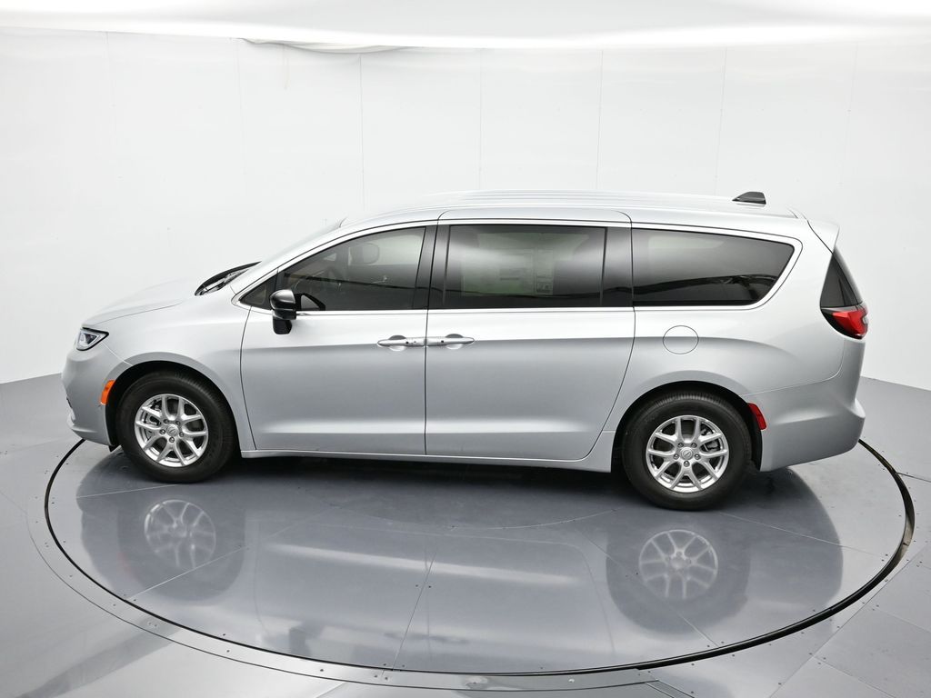 2026 Chrysler Pacifica Select - Photo 32
