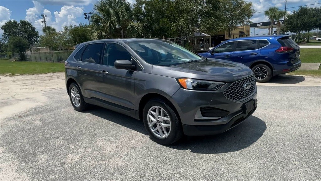 2024 Ford Edge SEL photo 2