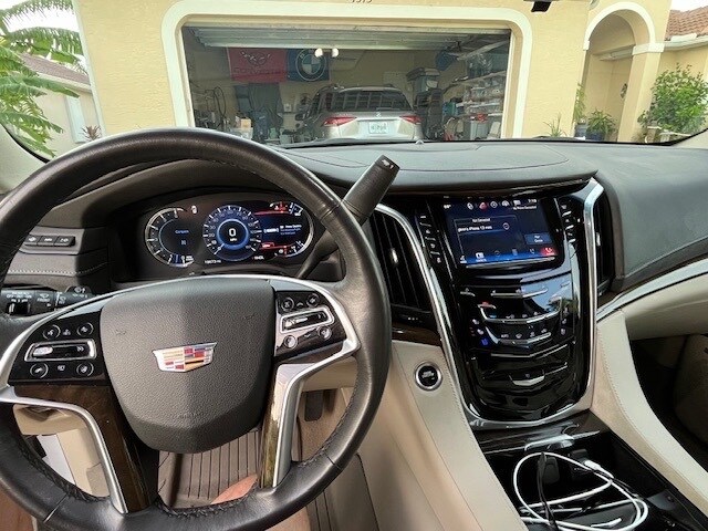 2018 Cadillac Escalade ESV Premium Luxury photo 3