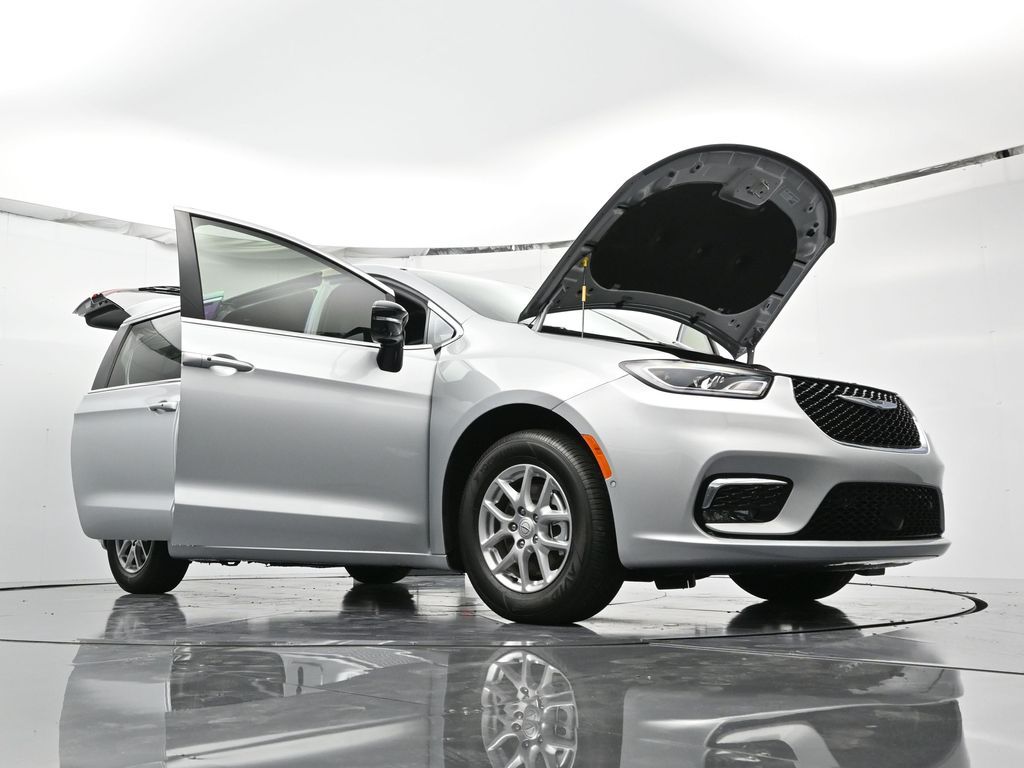 2026 Chrysler Pacifica Select - Photo 46