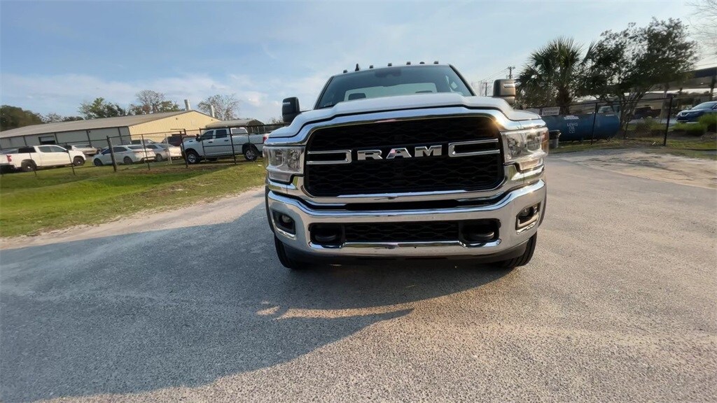2024 Ram 5500 Tradesman photo 3