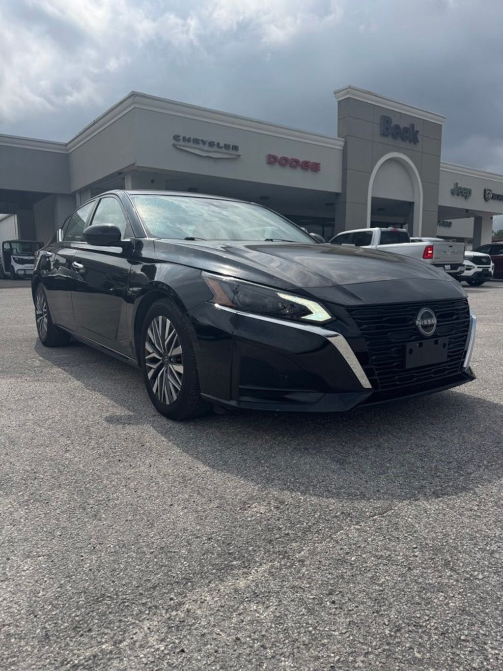 Used 2023 Nissan Altima 2.5 SV Sedan