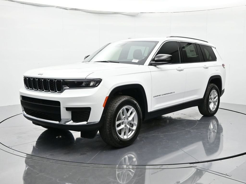 2025 Jeep Grand Cherokee L Laredo's photo