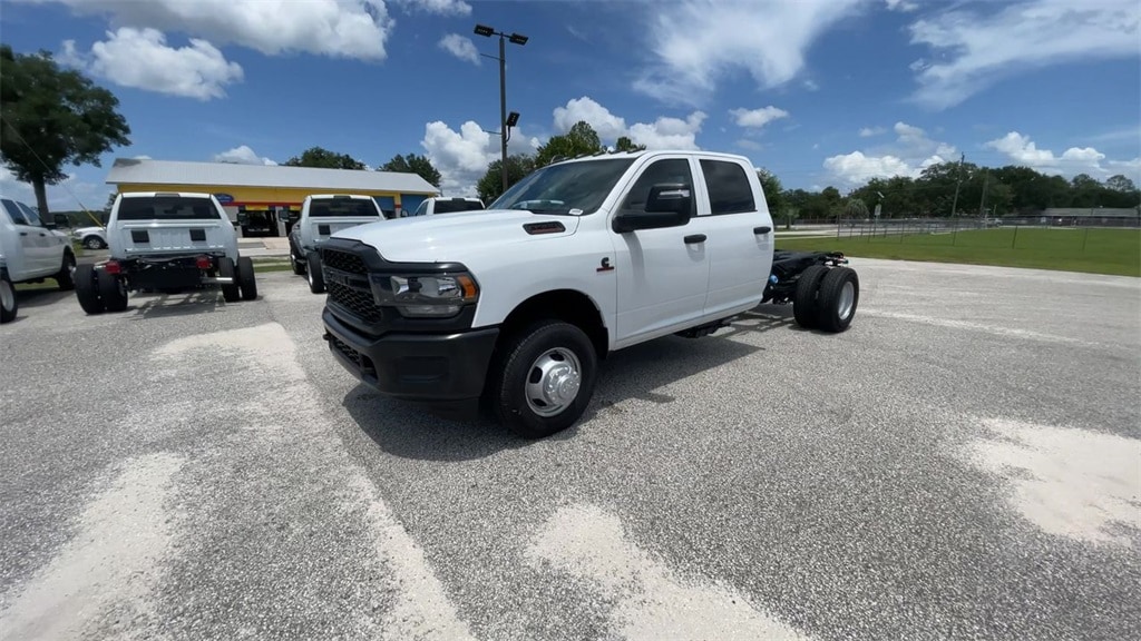 New 2024 Ram 3500 Chassis Cab 3500 TRADESMAN CREW CAB CHASSIS 4X4 60' CA Pickup