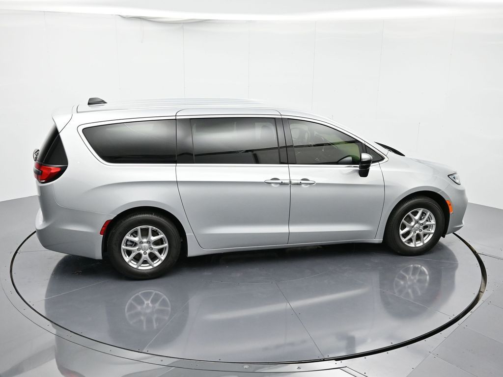 2026 Chrysler Pacifica Select - Photo 28