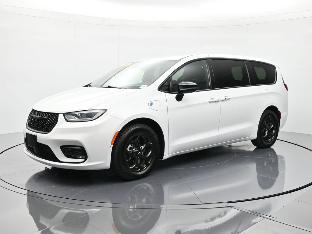 2024 Chrysler Pacifica PHEV Select