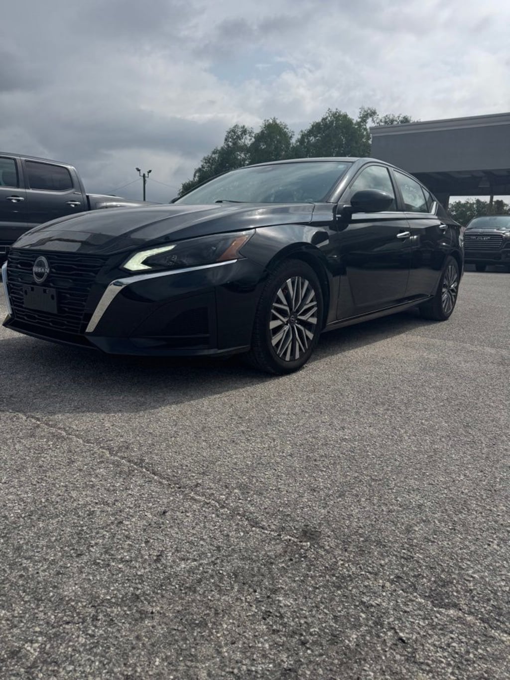 Used 2023 Nissan Altima 2.5 SV Sedan