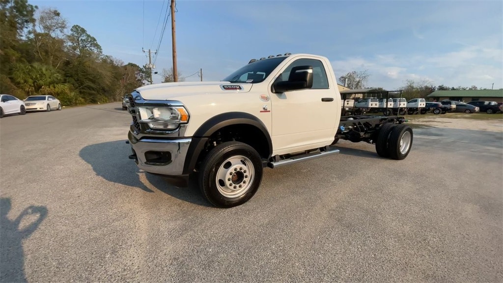 New 2024 Ram 5500 Chassis Cab 5500 TRADESMAN CHASSIS REGULAR CAB 4X4 84' CA Pickup