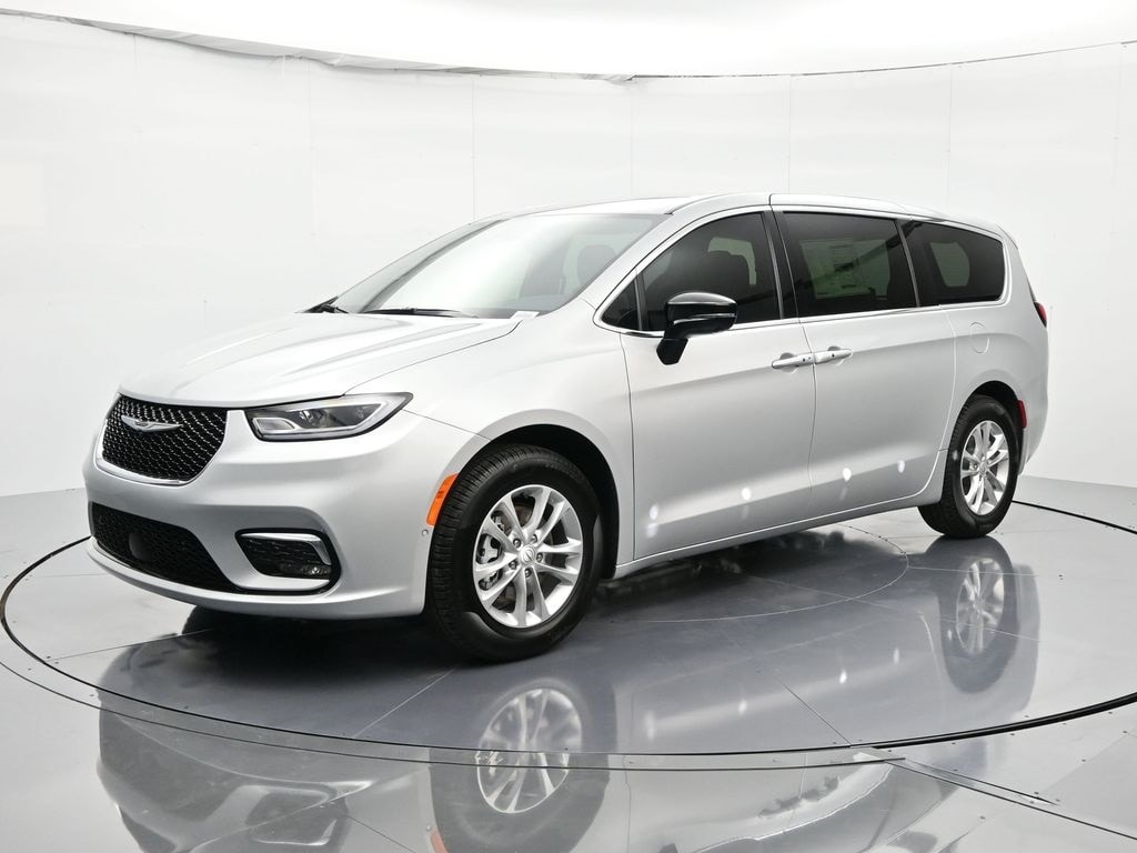 2026 Chrysler Pacifica Select's photo