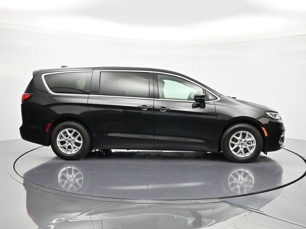 Used 2023 Chrysler Pacifica Touring L Van Passenger Van