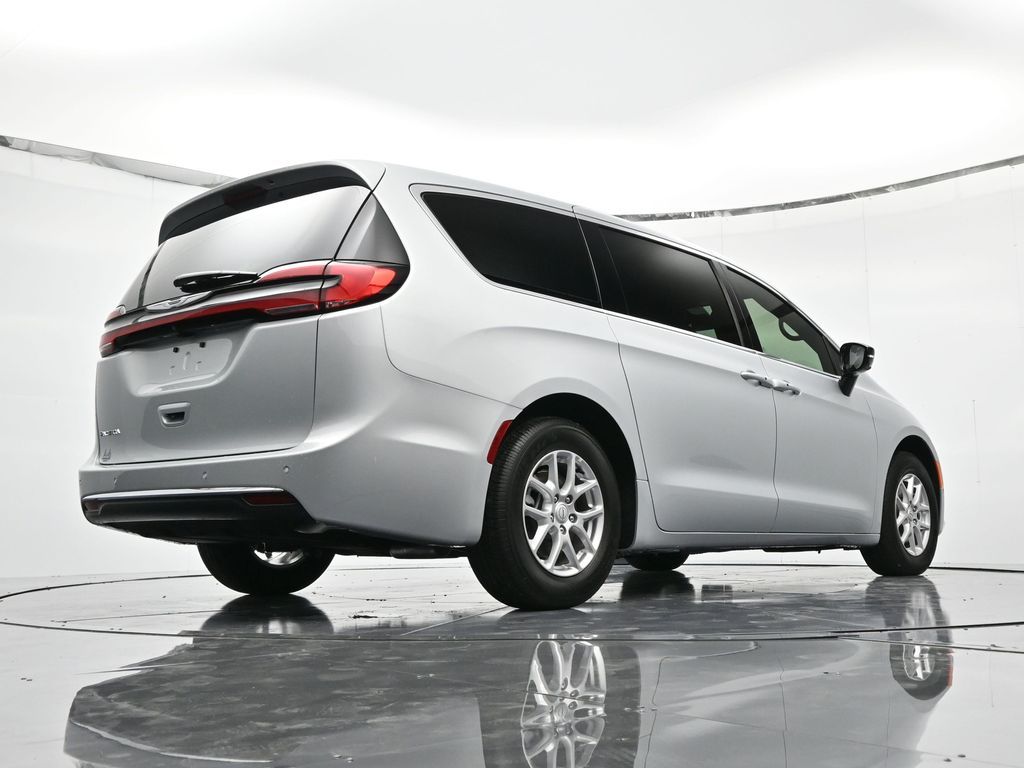 2026 Chrysler Pacifica Select - Photo 37