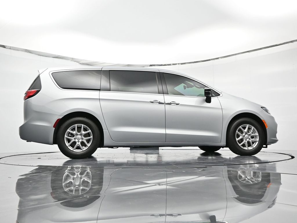 2026 Chrysler Pacifica Select - Photo 36