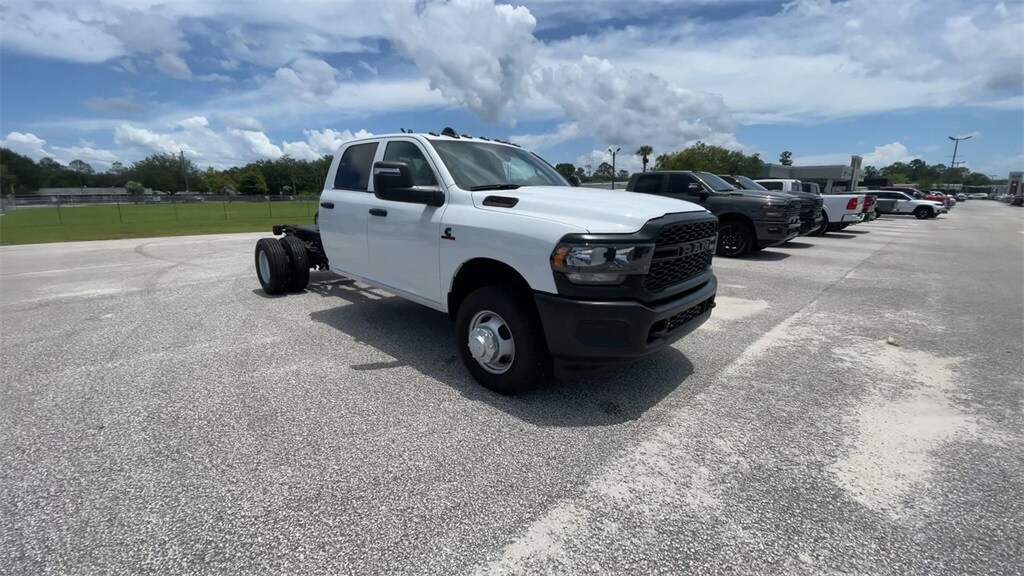 New 2024 Ram 3500 Chassis Cab 3500 TRADESMAN CREW CAB CHASSIS 4X4 60' CA Pickup