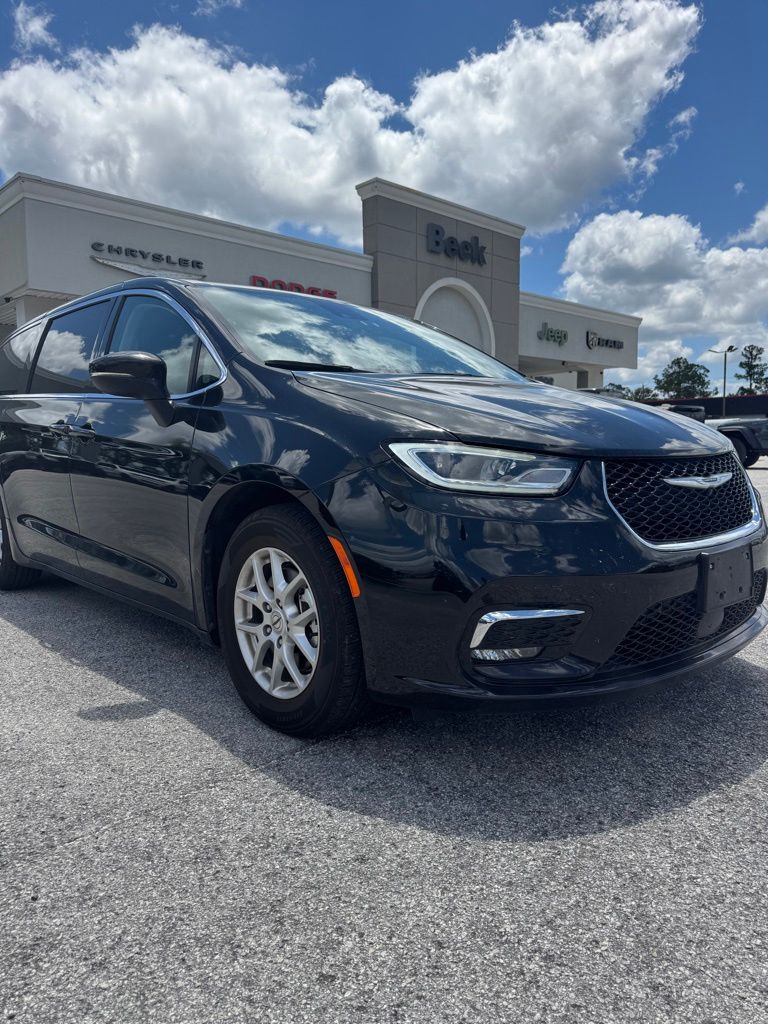 2023 Chrysler Pacifica Touring L's photo