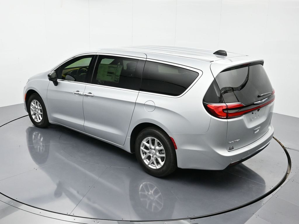 2026 Chrysler Pacifica Select - Photo 31