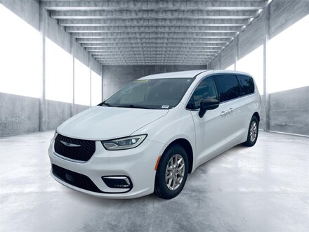 2024 Chrysler Pacifica TOURING L Passenger Van