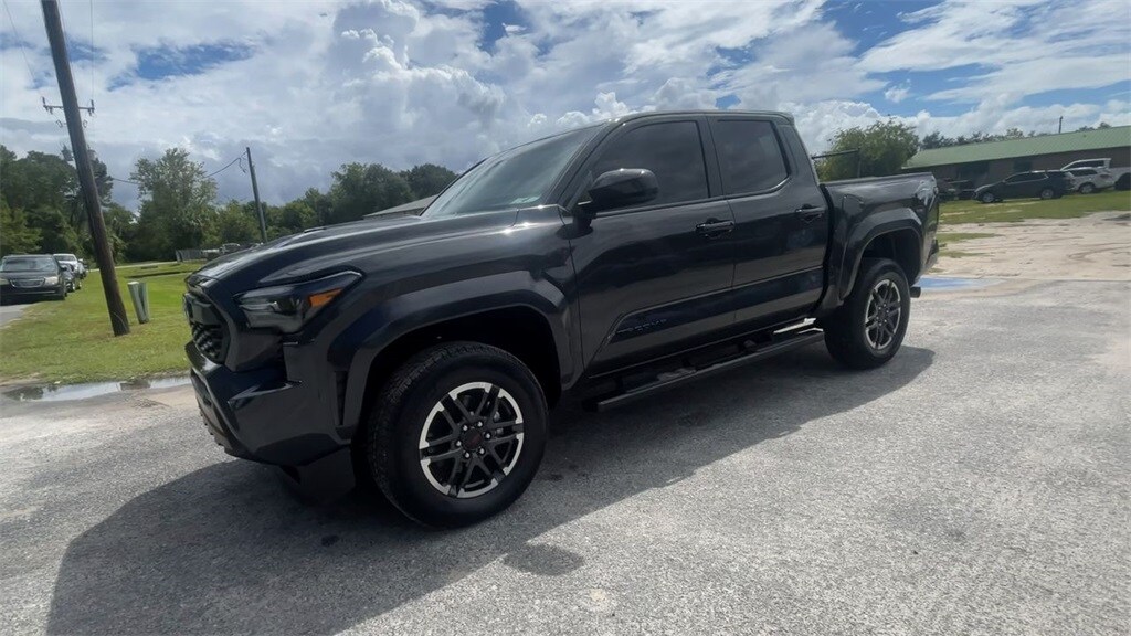 2025 Toyota Tacoma TRD Sport photo 3