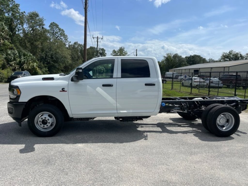 New 2024 Ram 3500 Chassis Cab 3500 TRADESMAN CREW CAB CHASSIS 4X4 60' CA Pickup