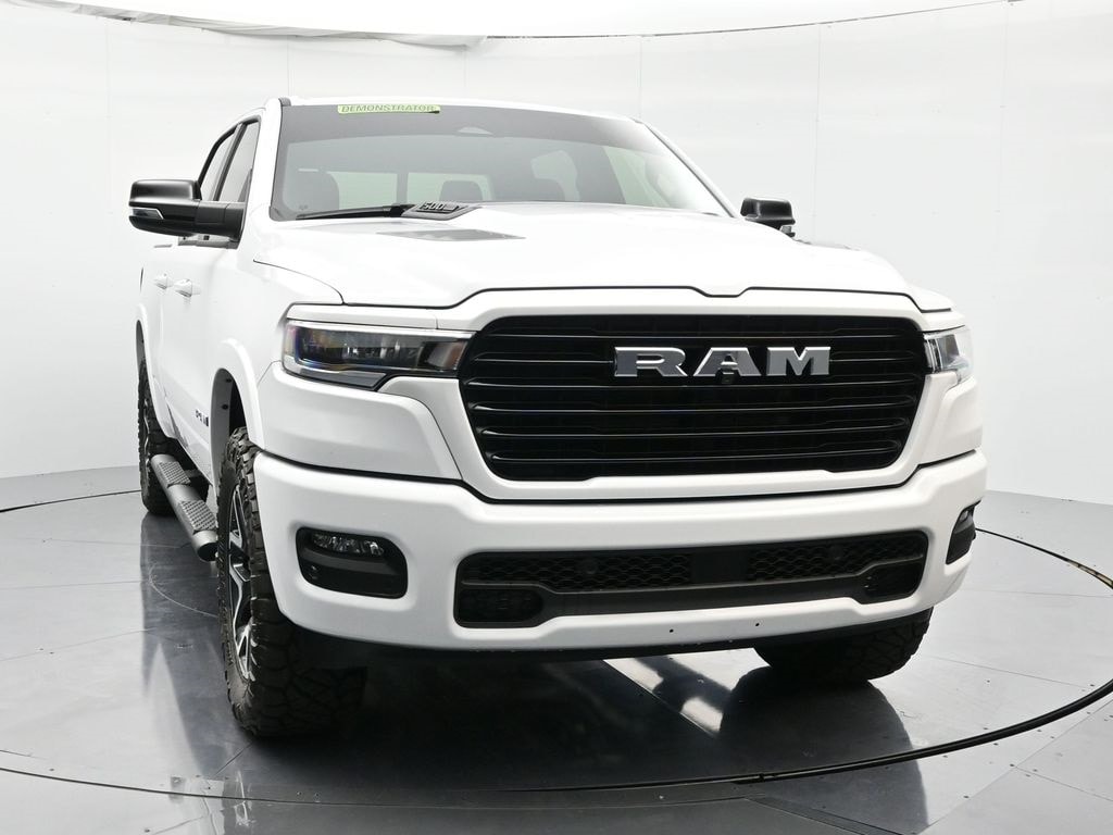 New 2025 Ram 1500 LARAMIE CREW CAB 4X4 5'7 BOX Pickup