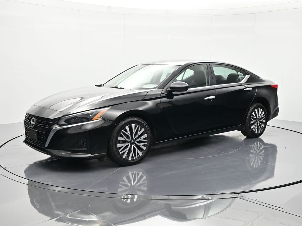 Used 2024 Nissan Altima 2.5 SV Sedan