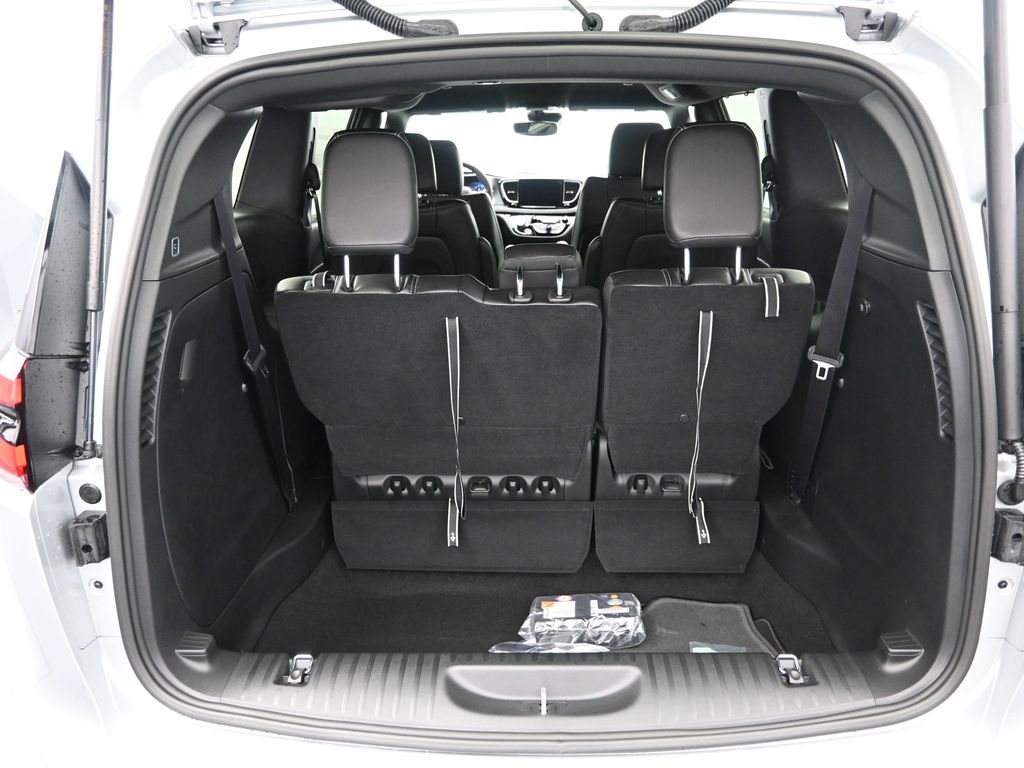2026 Chrysler Pacifica Select - Photo 21