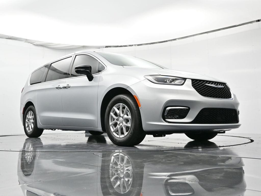 2026 Chrysler Pacifica Select - Photo 35