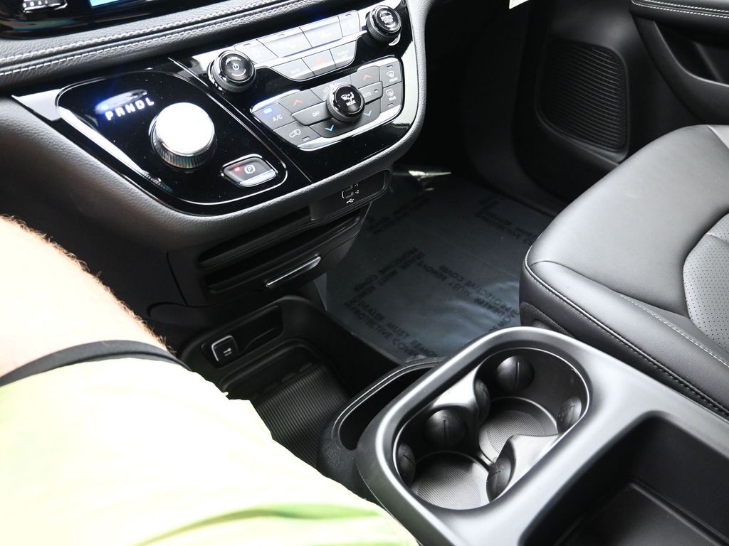 2026 Chrysler Pacifica Select - Photo 18