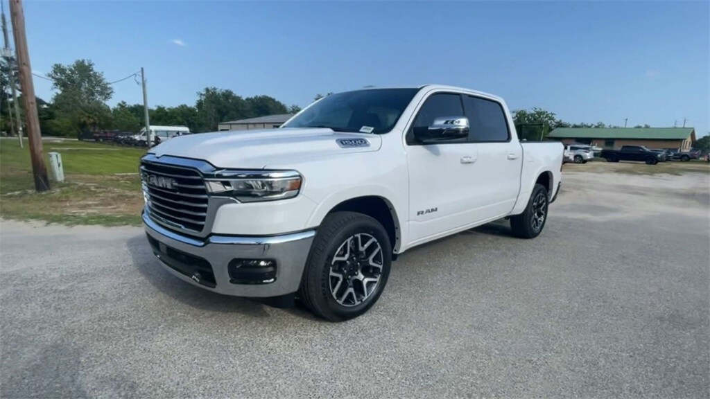 2025 Ram 1500 Laramie photo 4