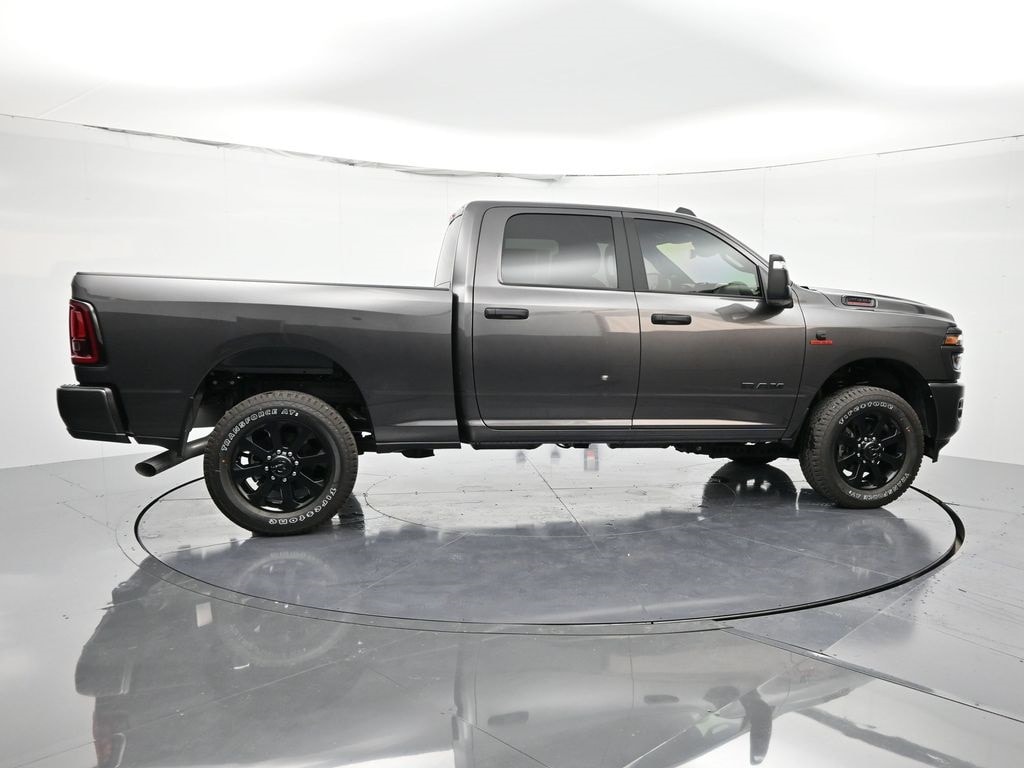 New 2025 Ram 2500 BIG HORN CREW CAB 4X4 6'4 BOX Pickup