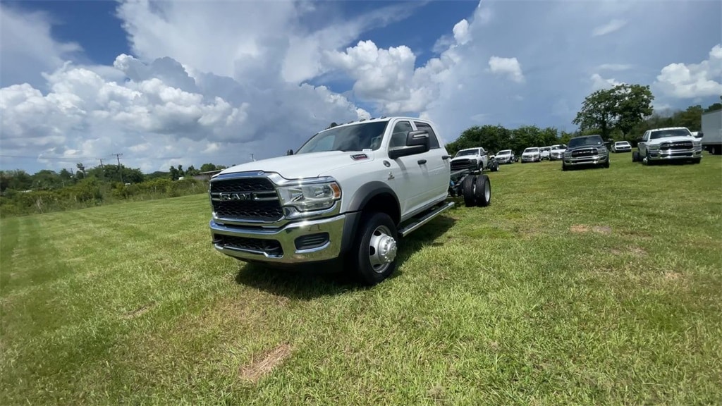 New 2024 Ram 5500 Chassis Cab 5500 TRADESMAN CHASSIS CREW CAB 4X4 84' CA Pickup