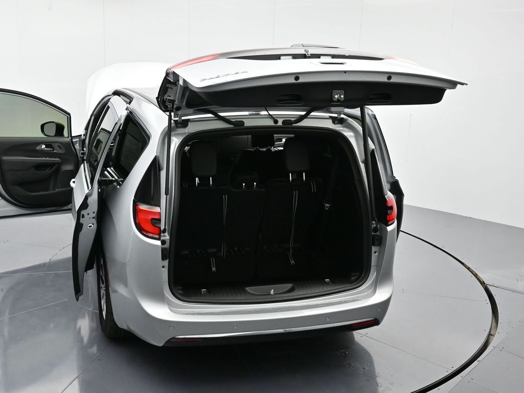2026 Chrysler Pacifica Select - Photo 42