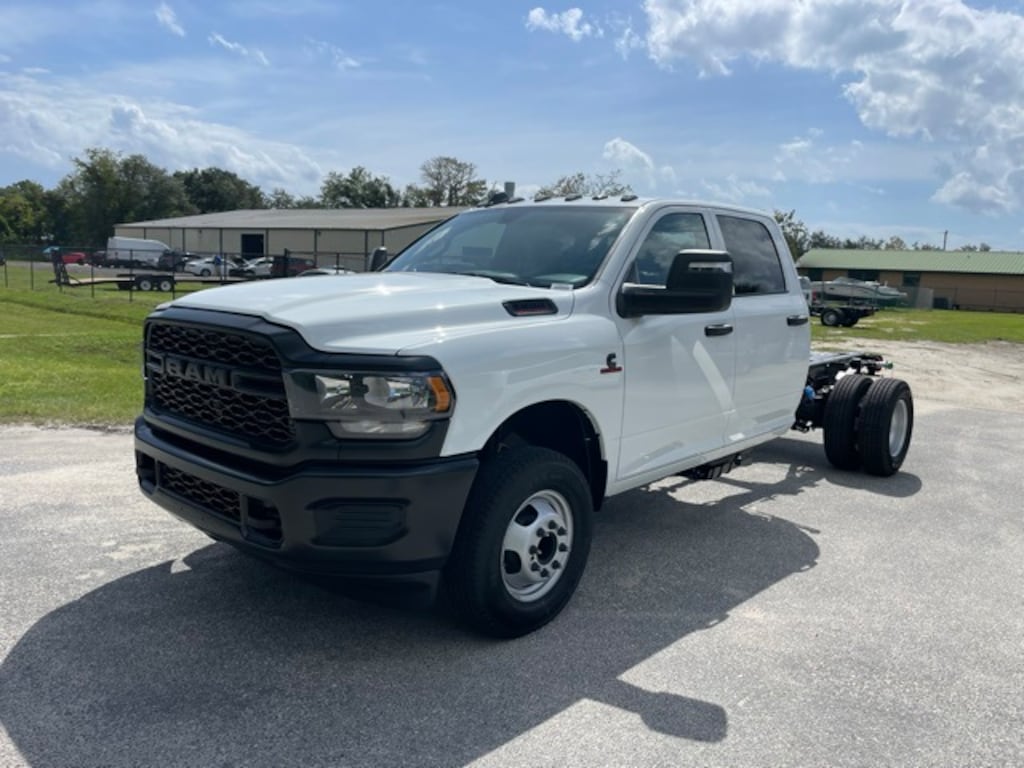 New 2024 Ram 3500 Chassis Cab 3500 TRADESMAN CREW CAB CHASSIS 4X4 60' CA Pickup