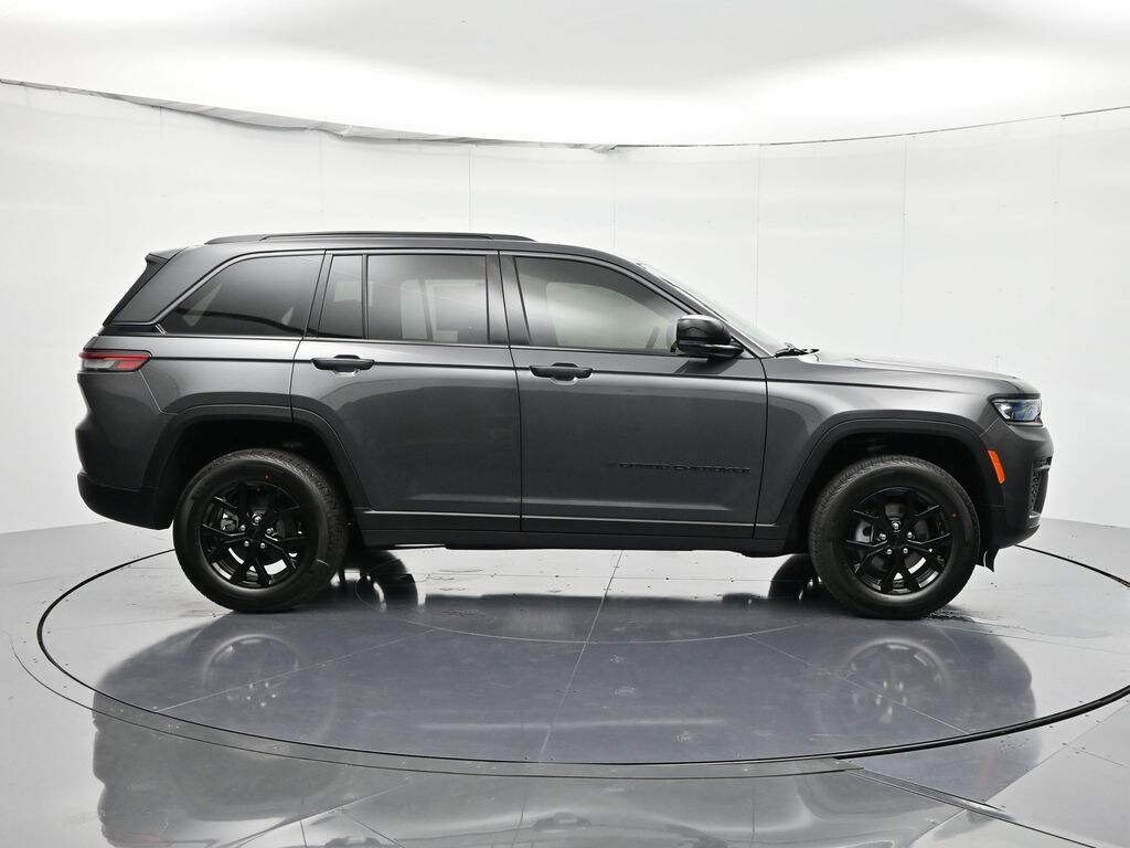 New 2026 Jeep Grand Cherokee LAREDO ALTITUDE 4X2 Sport Utility