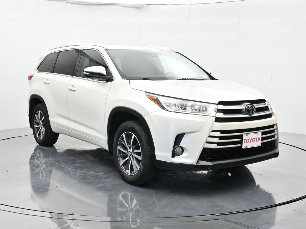Used 2017 Toyota Highlander XLE V6 SUV