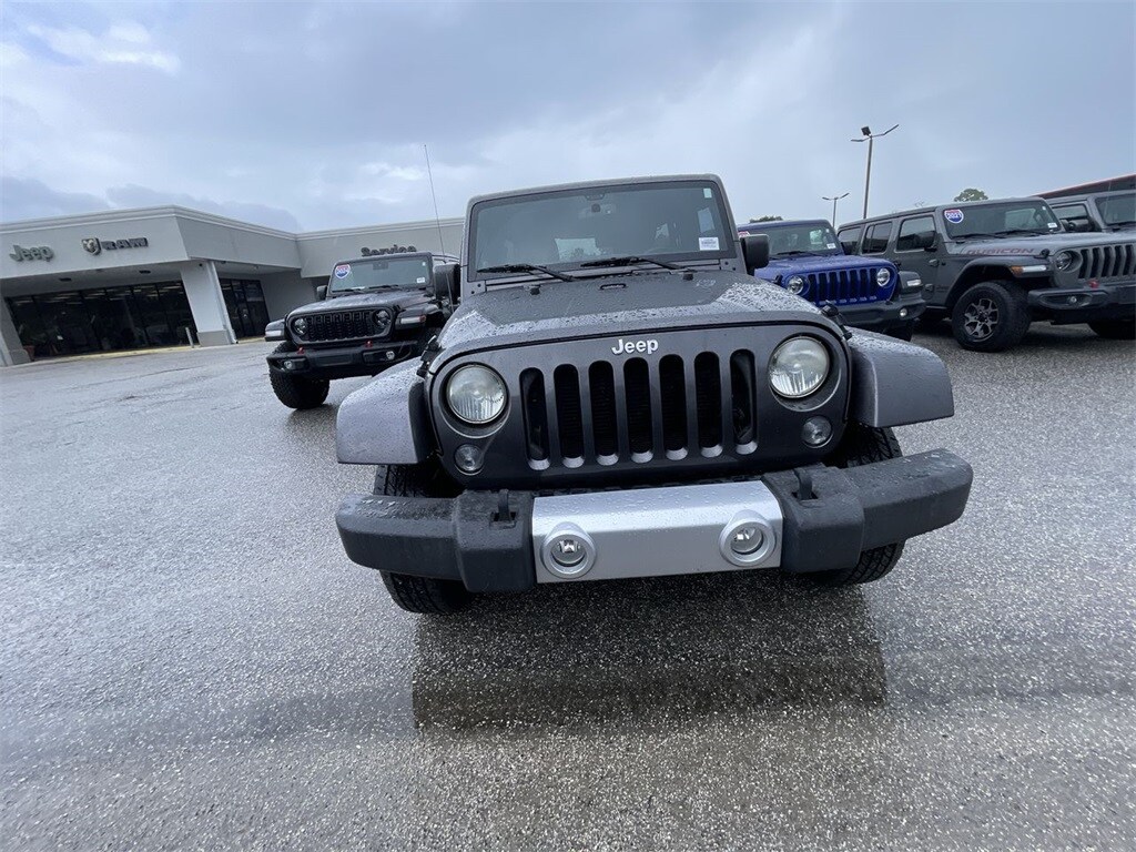 2014 Jeep Wrangler Unlimited Sahara photo 3