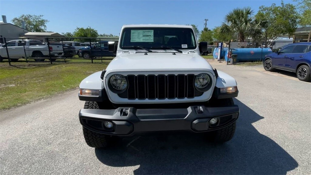 2025 Jeep Gladiator Sport photo 3