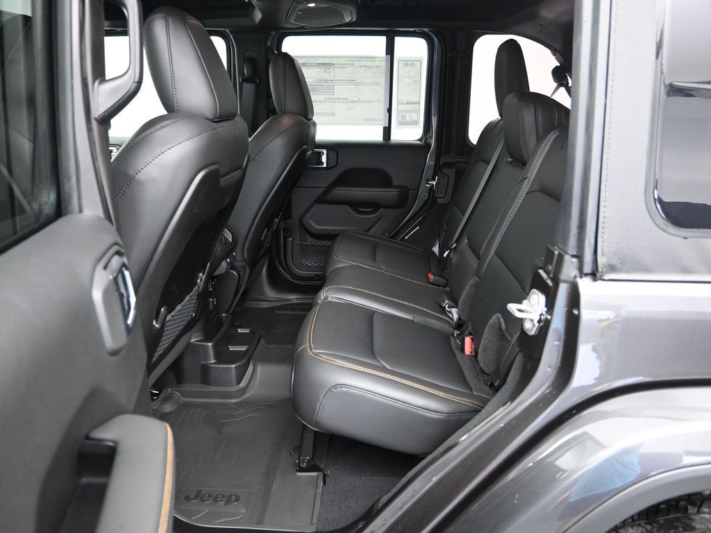 2025 Jeep Wrangler 4-Door Sahara - Photo 24