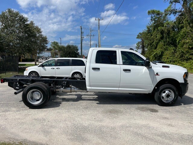 2024 Ram 3500 Tradesman photo 3