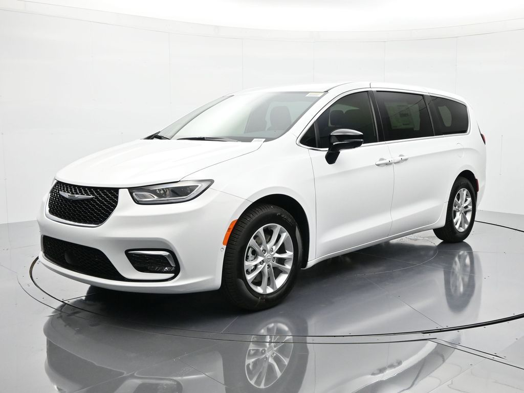 2026 Chrysler Pacifica Select's photo