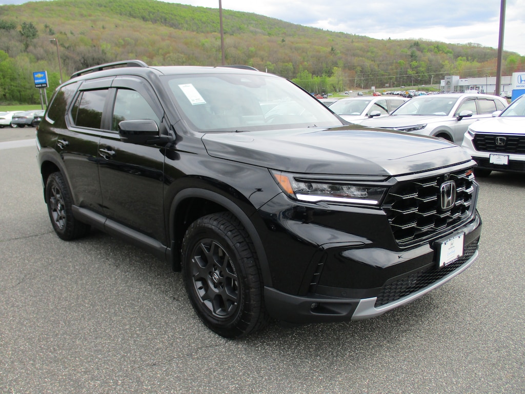 Used 2025 Honda Pilot TrailSport SUV