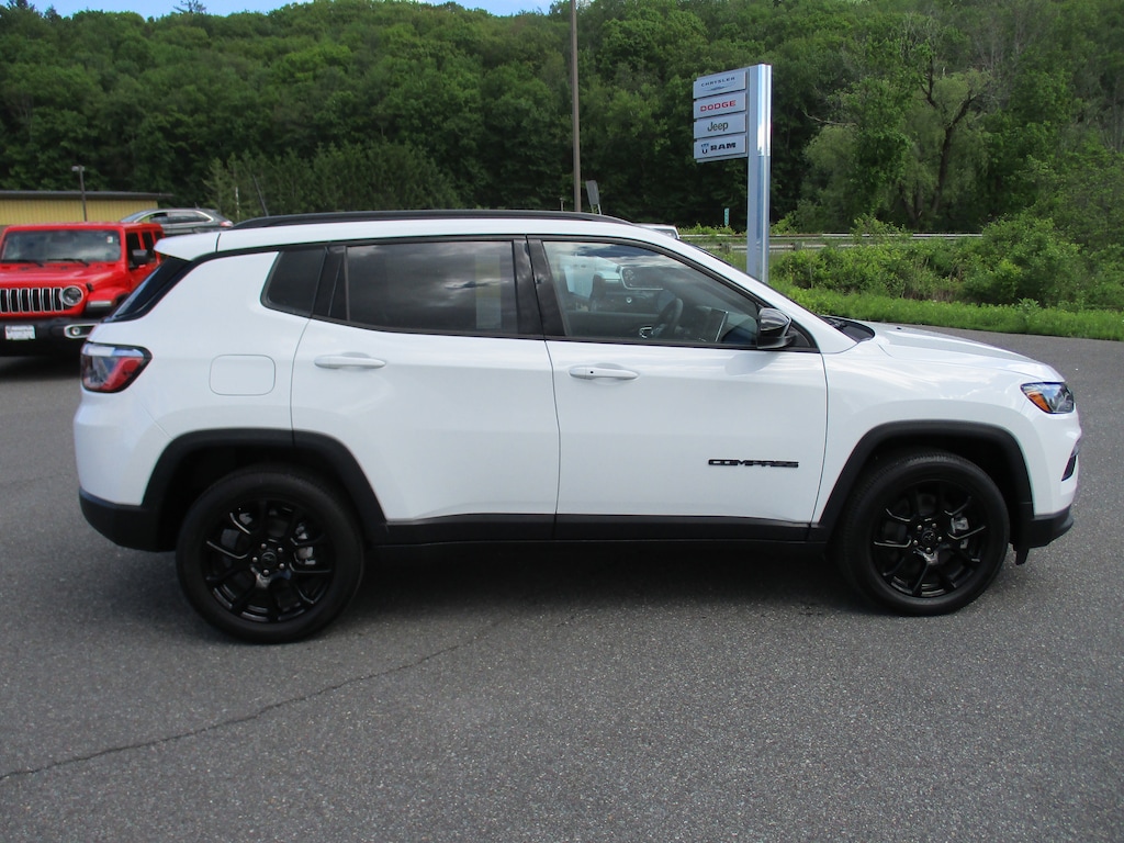 Used 2026 Jeep Compass Latitude SUV