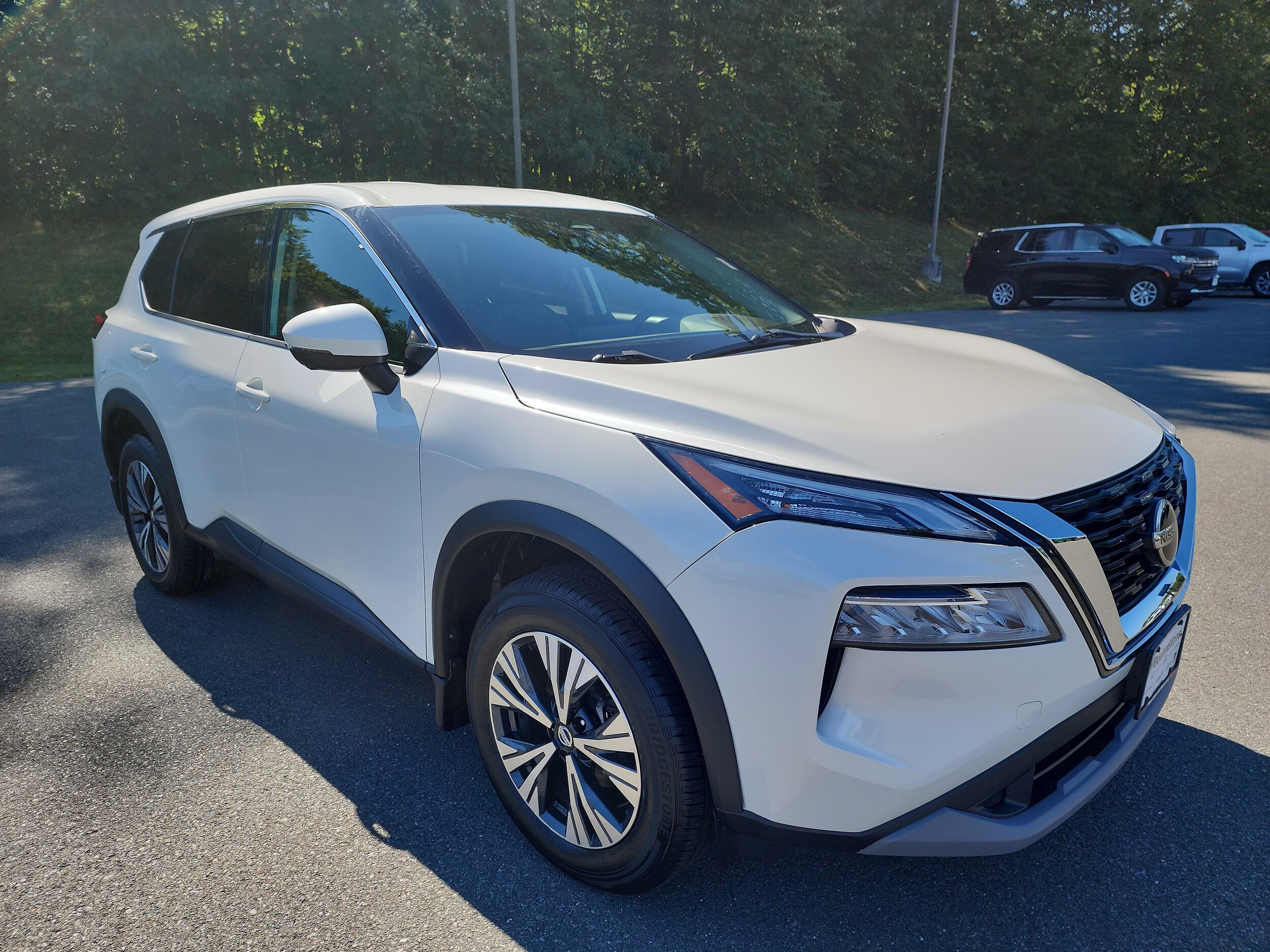 2021 Nissan Rogue SV photo 2
