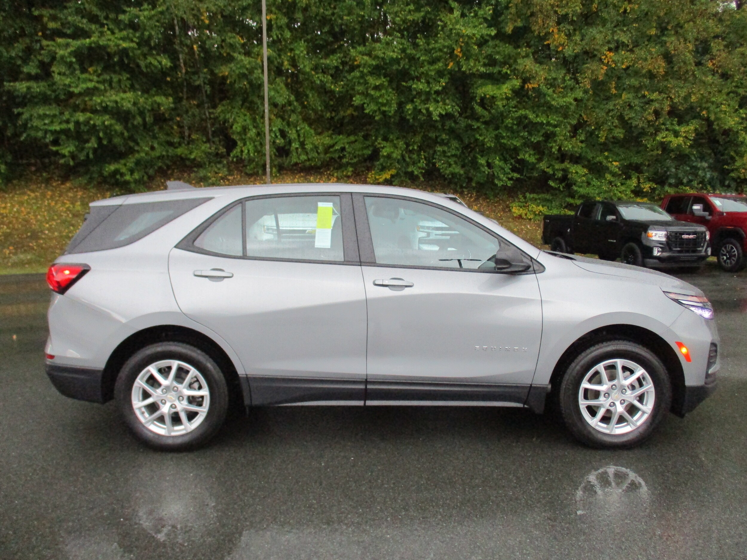 2023 Chevrolet Equinox LS photo 4