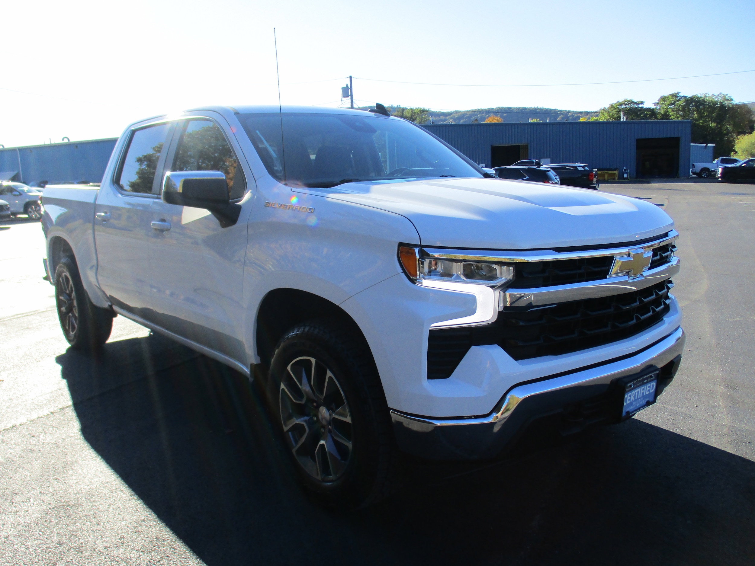 2022 Chevrolet Silverado LT photo 3