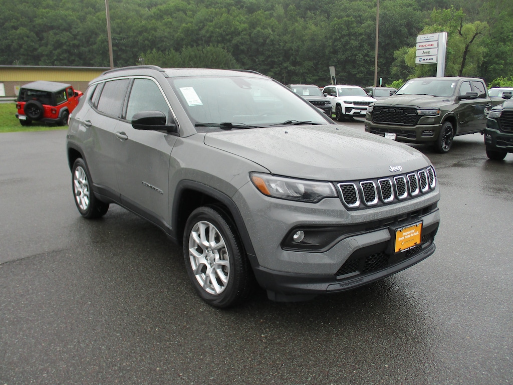 Used 2024 Jeep Compass Latitude Lux SUV